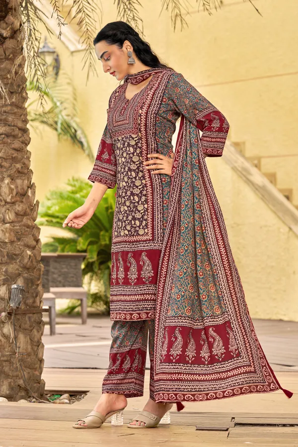 Multicolor_Muslin_Printed_Kurta_Set_For_Women