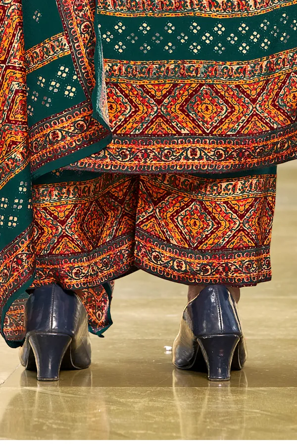 Multicolor_Muslin_Printed_Kurta_Set_For_Women
