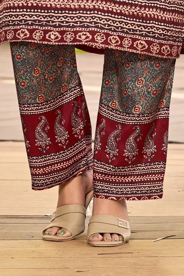 Multicolor_Muslin_Printed_Kurta_Set_For_Women