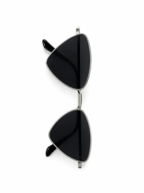 Black_Metal_Geometric_Sunglasses_for_Everyday_Wear
