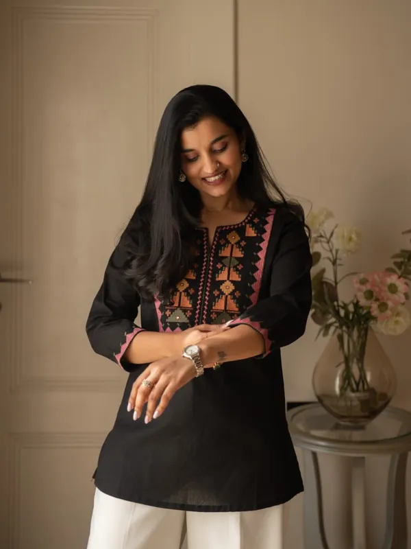 Black_Embroidered_Kurta_for_Women