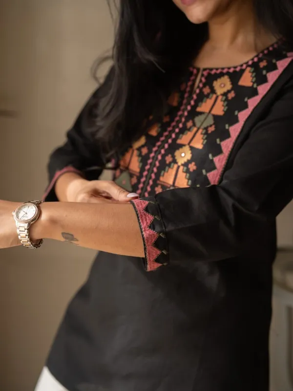 Black_Embroidered_Kurta_for_Women