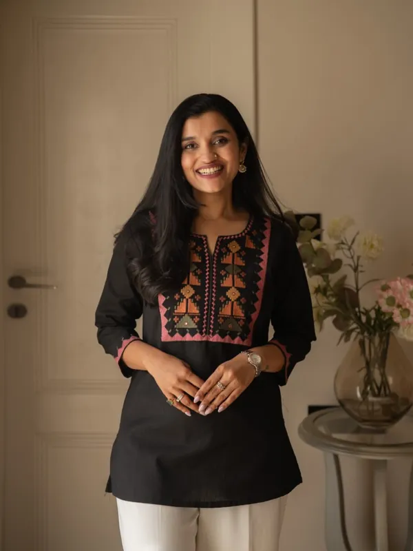 Black_Embroidered_Kurta_for_Women