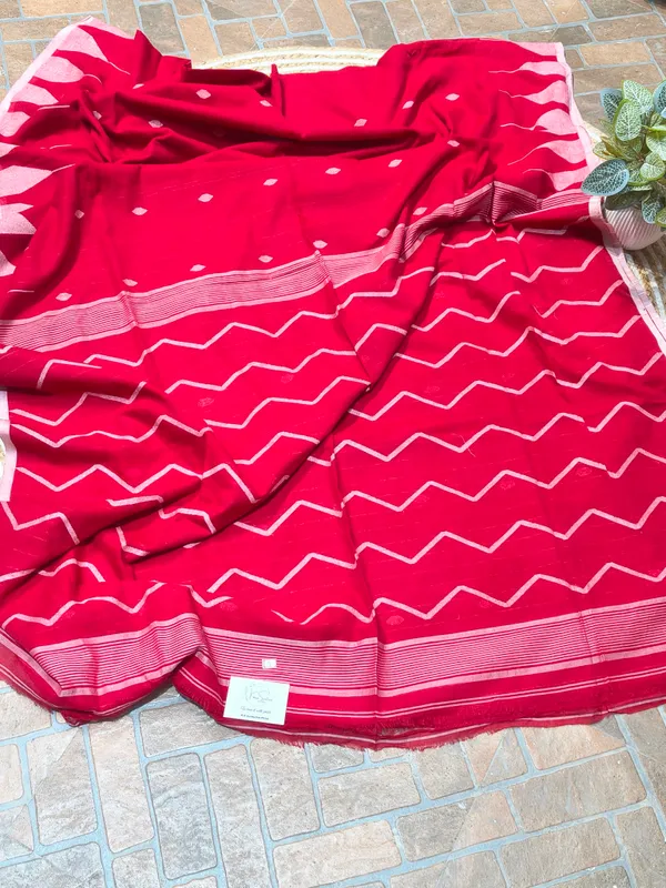Red_Printed_Traditional_Saree_for_Women