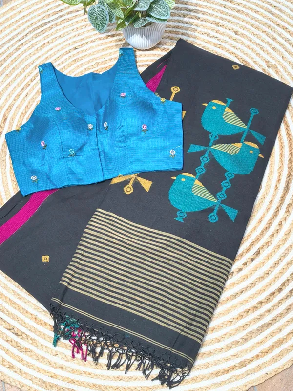 Black_Bird_Motif_Saree_With_Blouse_Piece_For_Women