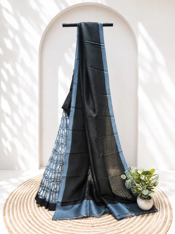 Black_Blue_Border_Saree_for_Women