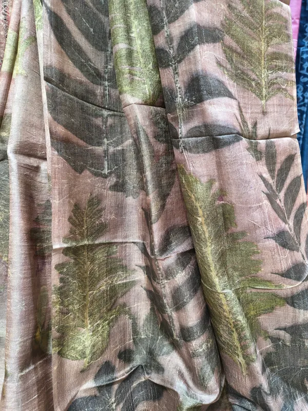 Pink_Leaf_Print_Saree_for_Women