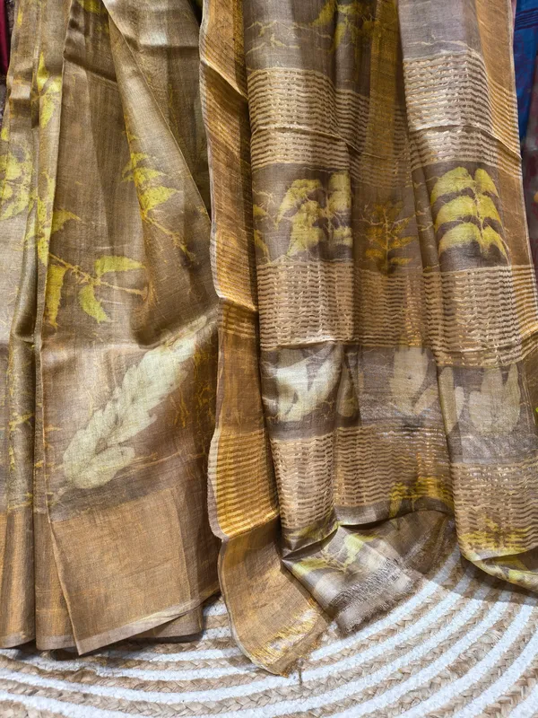 Pink_Leaf_Print_Saree_for_Women