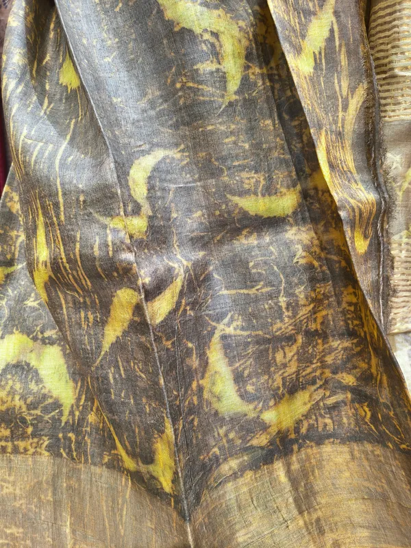 Pink_Leaf_Print_Saree_for_Women