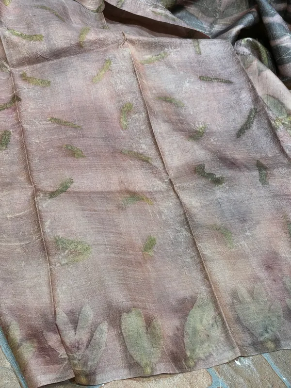Pink_Leaf_Print_Saree_for_Women