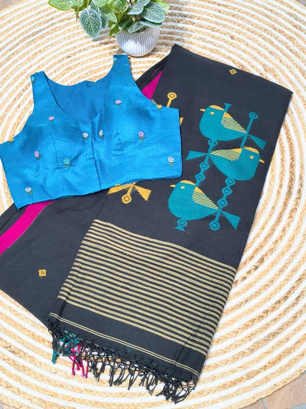 Black_Bird_Motif_Saree_With_Blouse_Piece_For_Women
