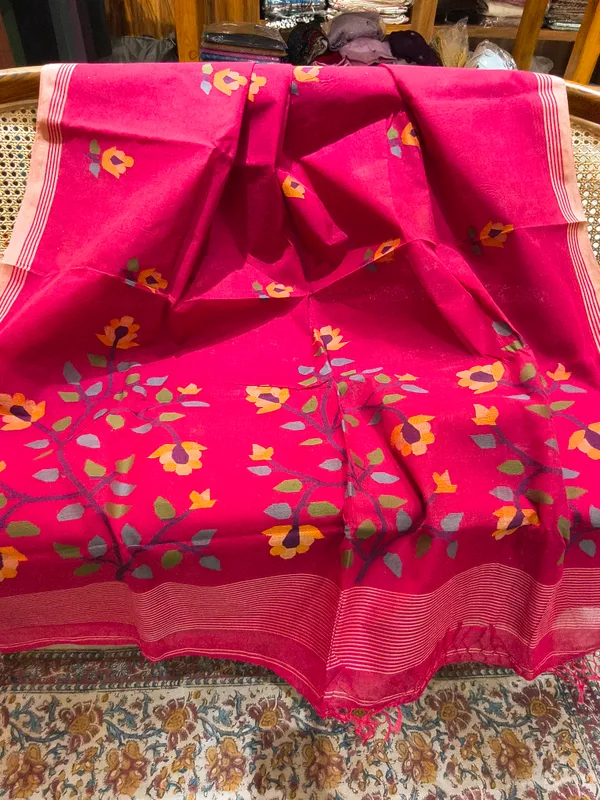 Pink_Floral_Print_Saree_For_Women