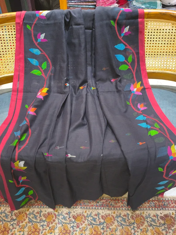 Grey_Embroidered_Floral_Saree_For_Women