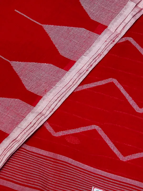 Red_Printed_Traditional_Saree_for_Women