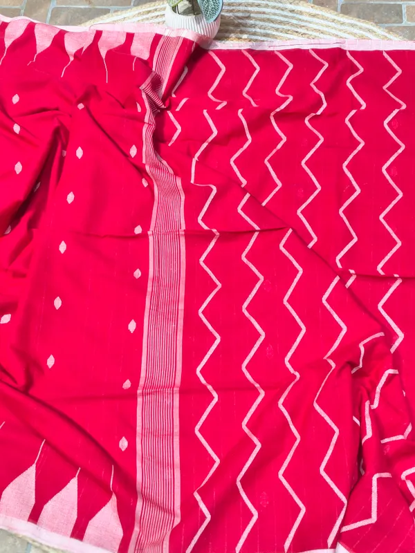Red_Printed_Traditional_Saree_for_Women