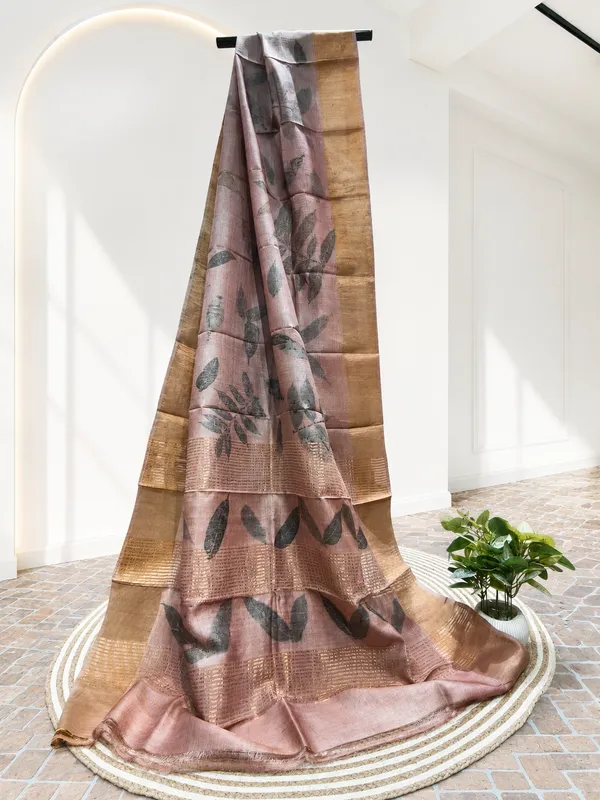 Pink_Leaf_Print_Saree_for_Women