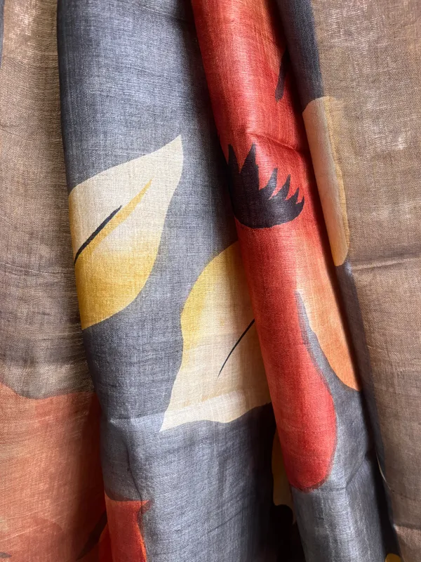 Grey_Hand_Paint_Tussar_Saree_With_Floral_Motif