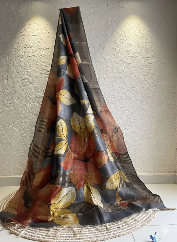 Grey_Hand_Paint_Tussar_Saree_With_Floral_Motif