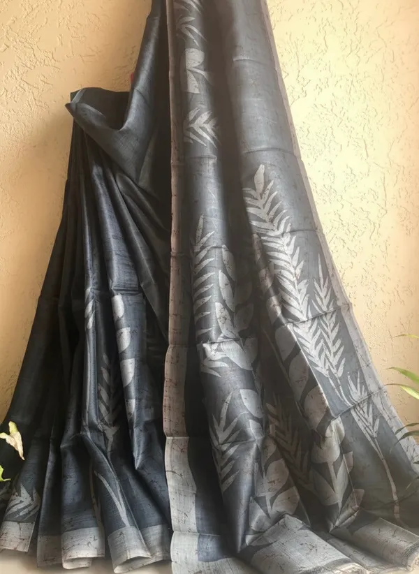 Grey_Pure_Silk_Wax_Batik_Saree_With_Leaf_Motif