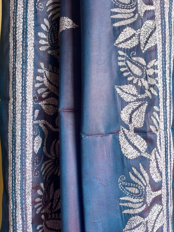 Greyish_Blue_Dual_Tone_Blended_Silk_Kantha_Stitch_Flower_Motif_Saree
