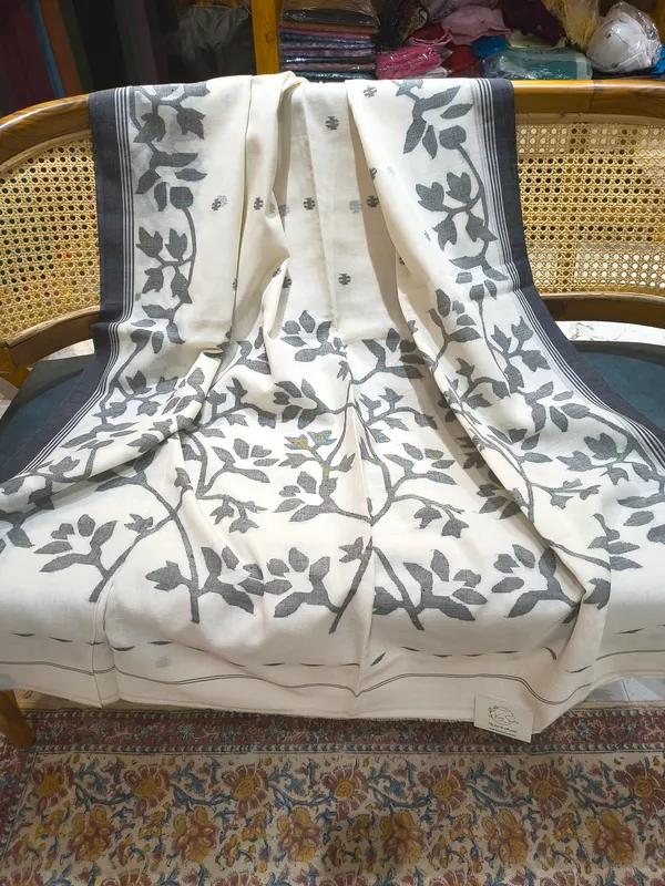 Cream_Floral_Print_Saree_for_Women