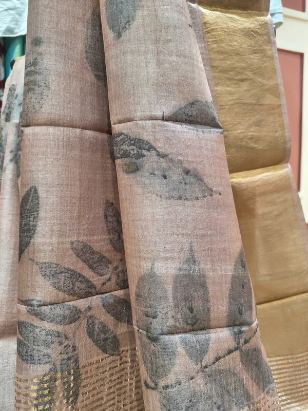 Pink_Leaf_Print_Saree_for_Women