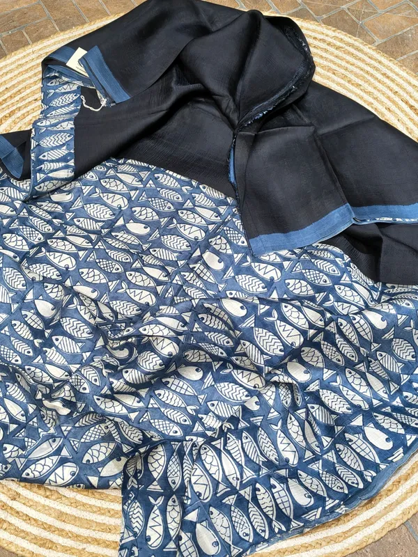 Black_And_Bluish_Grey_Block_Print_Fish_Motif_Saree