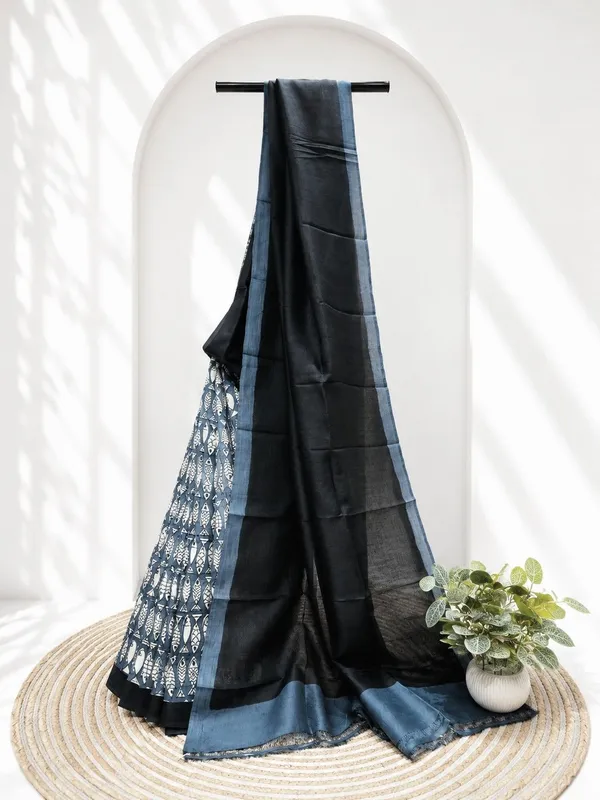 Black_And_Bluish_Grey_Block_Print_Fish_Motif_Saree