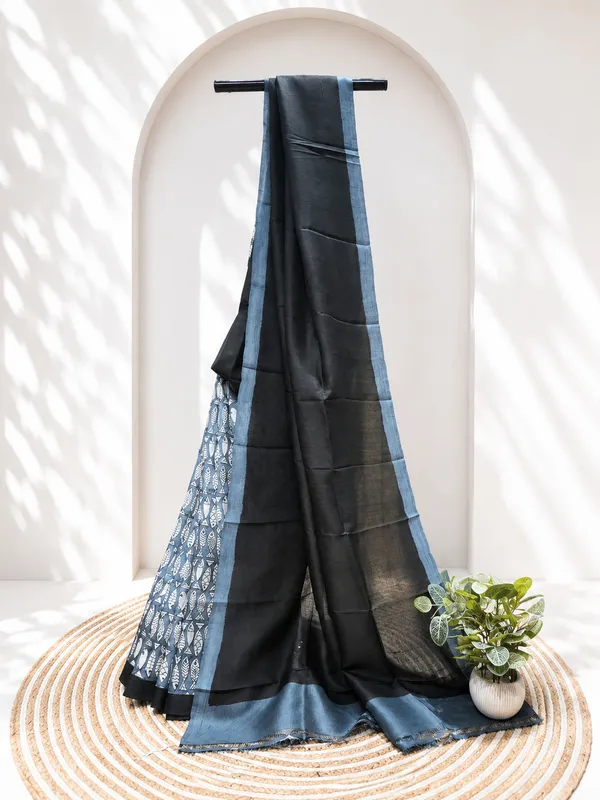 Black_And_Bluish_Grey_Block_Print_Fish_Motif_Saree