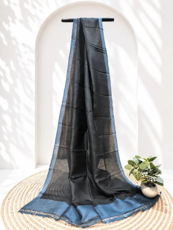 Black_And_Bluish_Grey_Block_Print_Fish_Motif_Saree