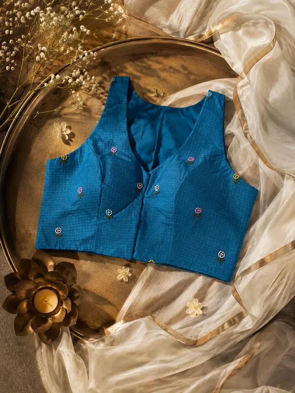 Blue_Saree_With_Textured_Sleeveless_Blouse_for_Women