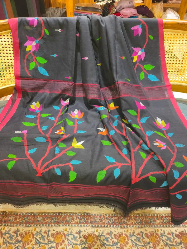 Grey_Embroidered_Floral_Saree_For_Women