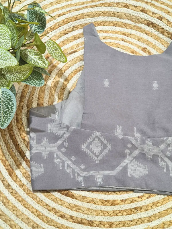 Grey_Sleeveless_Printed_Blouse_for_Women
