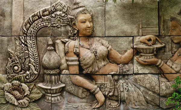 Relaxing_Lady_Mural_Wallpaper