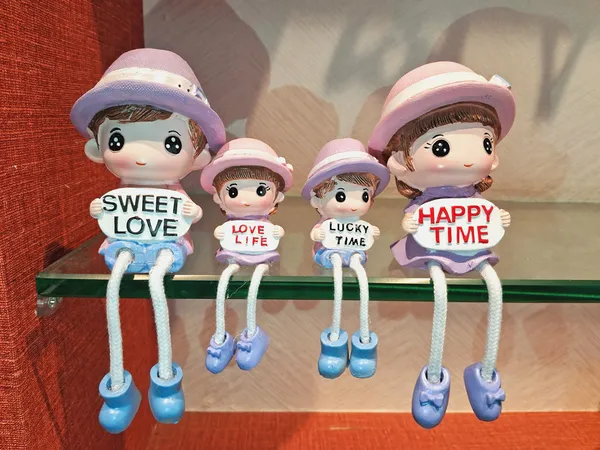 Happy_Family_Statue_Set_Of_4_Sweet_Love