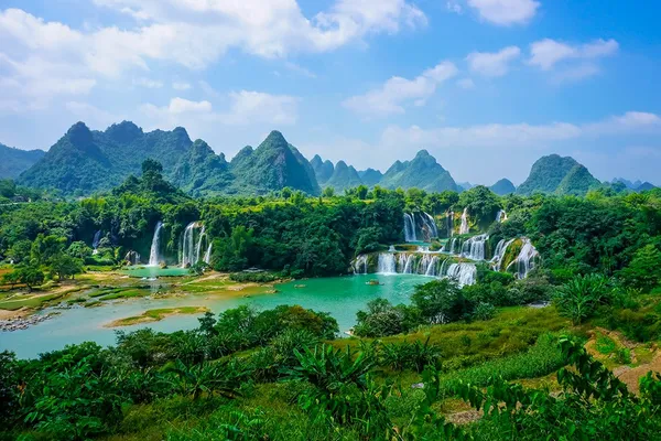 Wallpaper_Trees_Mountains_Nature_Boat_Paradise_Waterfall_Beauty_Wallpaper