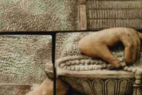 Relaxing_Lady_Mural_Wallpaper