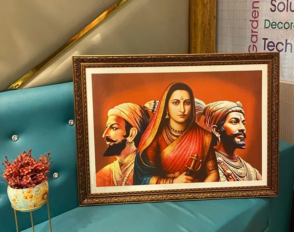 Chattrapati_Shivaji_Maharaj_Sambhaji_Maharaj_With_Rajmata_Jijau