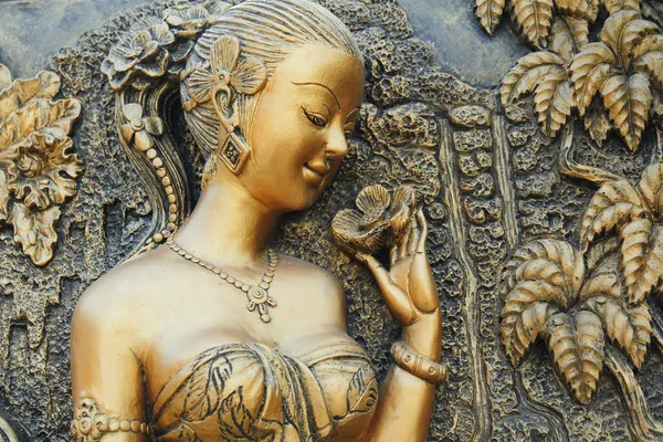 Pretty_Women_Sculptural_Wallpaper