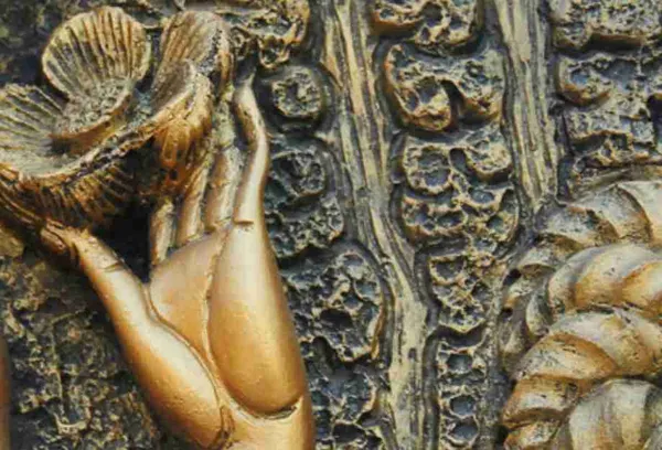 Pretty_Women_Sculptural_Wallpaper