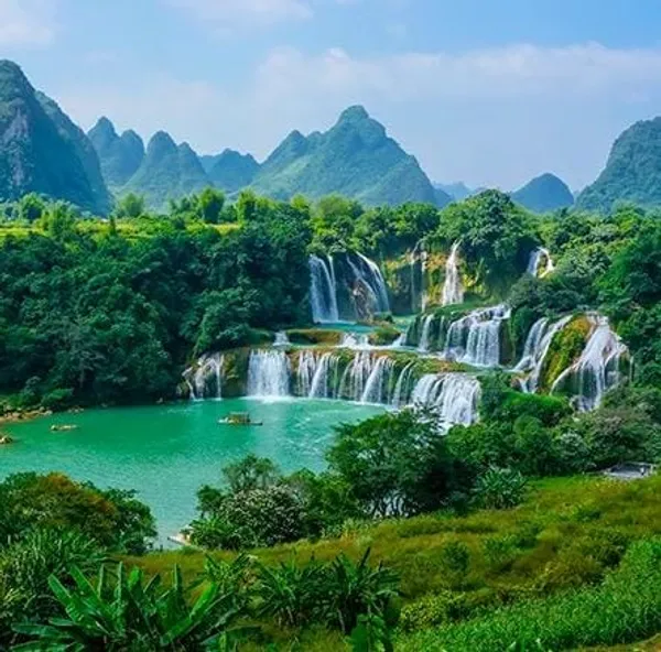 Wallpaper_Trees_Mountains_Nature_Boat_Paradise_Waterfall_Beauty_Wallpaper