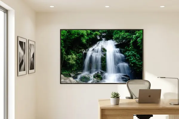 Watterfall_With_Full_White_Water