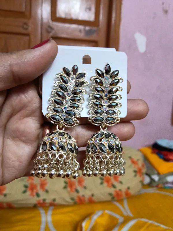 Flagged_Alloy_Jhumka_Earrings_For_Women
