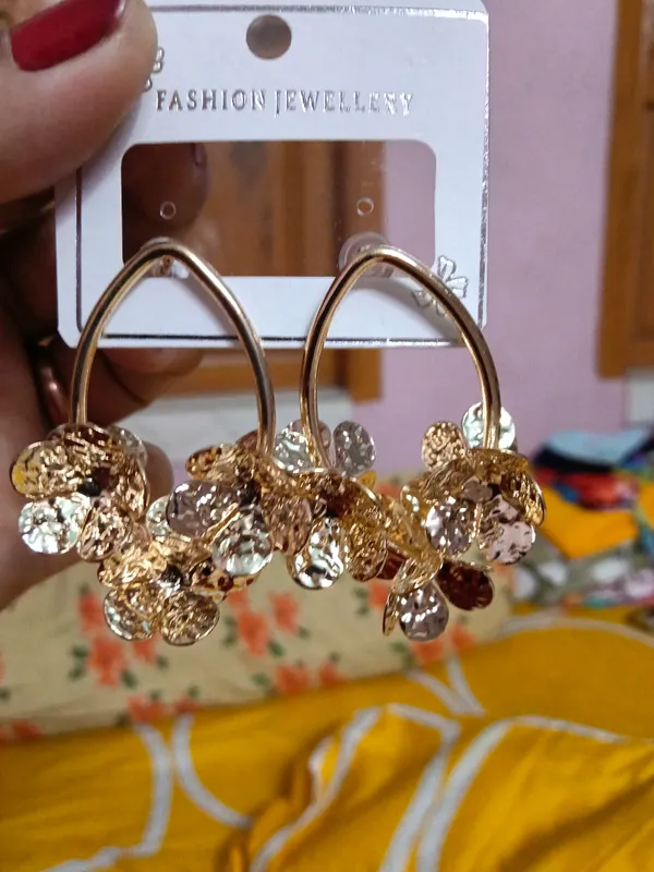 Gold_Alloy_Hoop_Earrings_For_Women
