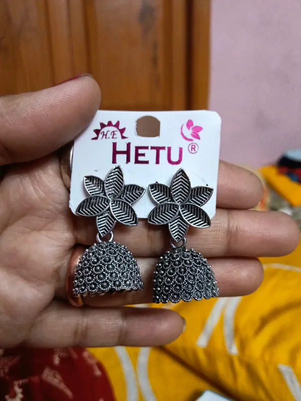 Grey_Alloy_Jhumka_Earrings_For_Women