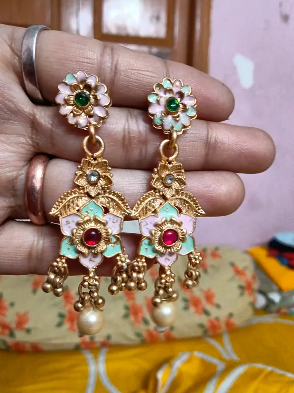 Gold_Alloy_Chandelier_Earrings_For_Women