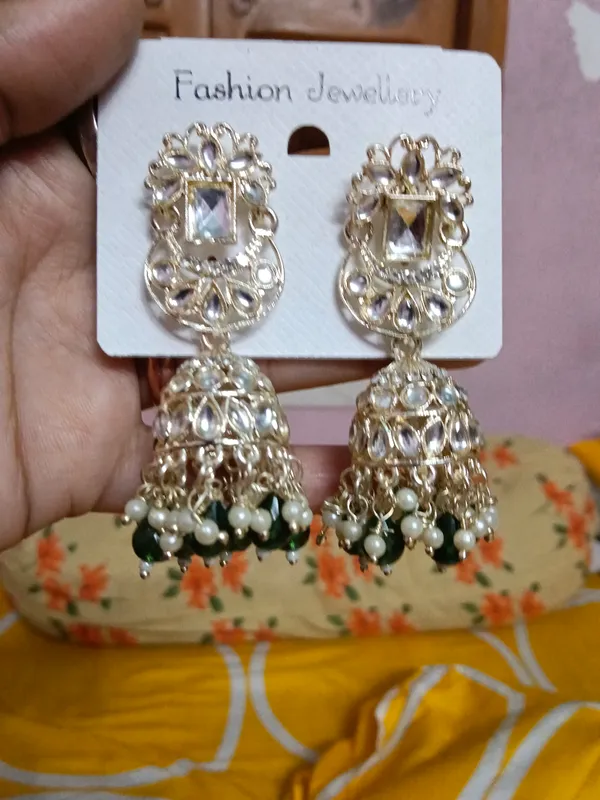 Gold_Alloy_Jhumka_Earrings_For_Women