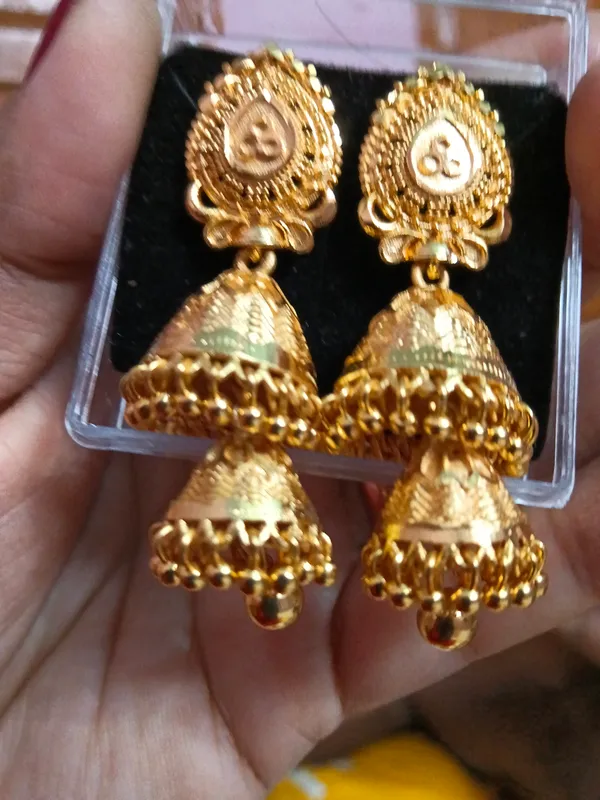 Gold_Alloy_Jhumka_Earrings_For_Women