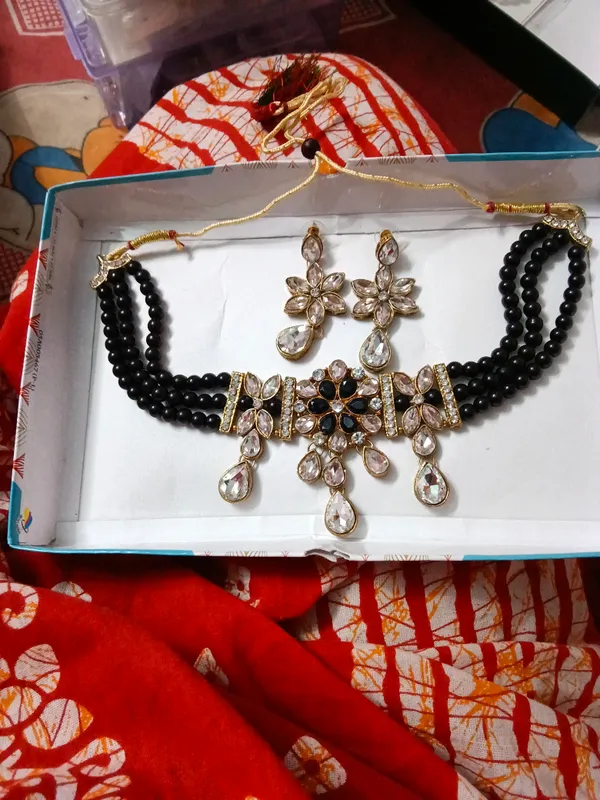 Black_Alloy_Necklace_Set_For_Women