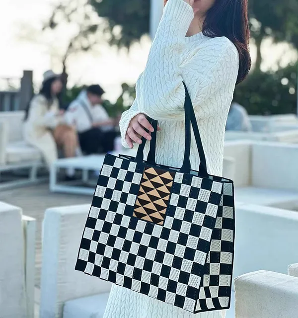Glomex_Checkered_Knit_Tote_Bag